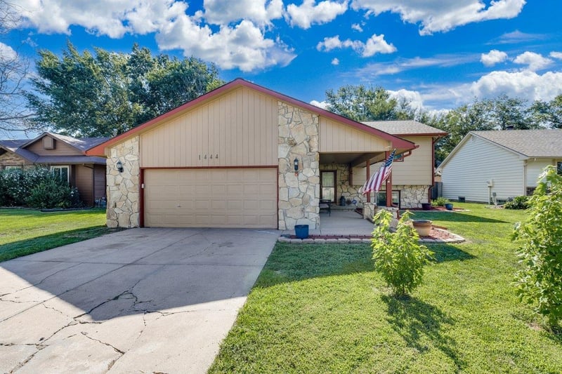 1444 Parkridge , Wichita, KS 67212