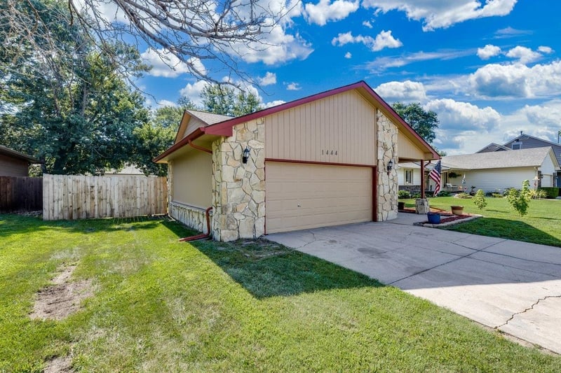 1444 Parkridge , Wichita, KS 67212