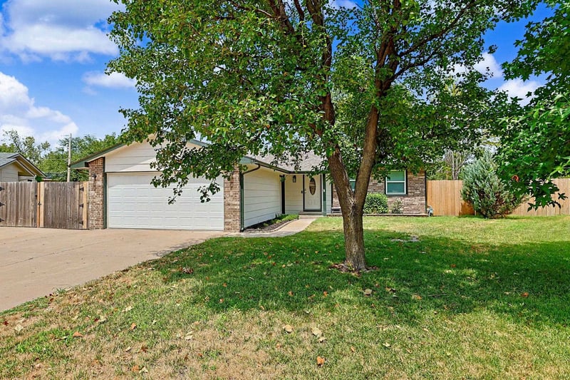 1138 N Summitlawn Ct, Wichita, KS 67212