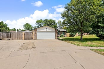 1138 N Summitlawn Ct, Wichita, KS 67212