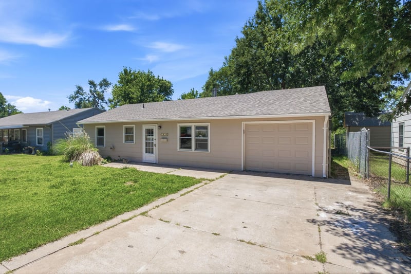 4949 Cedardale Ave, Wichita, KS 67216