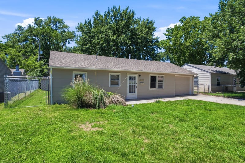 4949 Cedardale Ave, Wichita, KS 67216