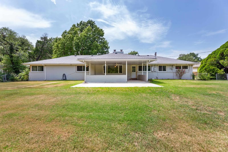 5650 Coe Dr, Wichita, KS 67208