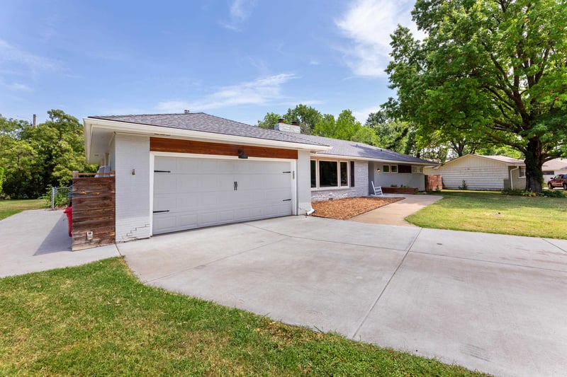 5650 Coe Dr, Wichita, KS 67208