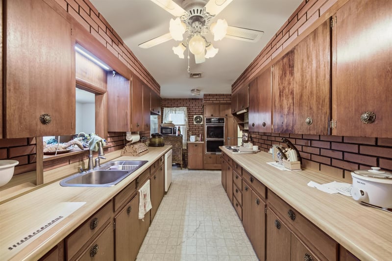 2337 Crestway Ave, Wichita, KS 67218