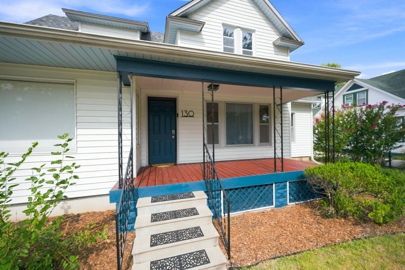 130 8th St, Conway Springs, KS 67031