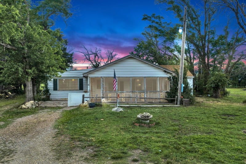 1332 Hwy 15 , Mulvane, KS 67110