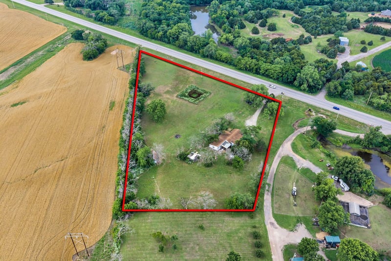 1332 Hwy 15 , Mulvane, KS 67110