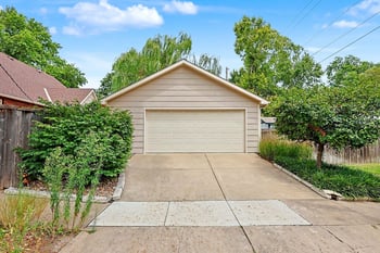 200 N Parkwood Ln, Wichita, KS 67208
