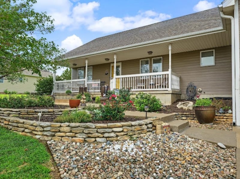 1802 Bluestem Ln, Salina, KS 67401