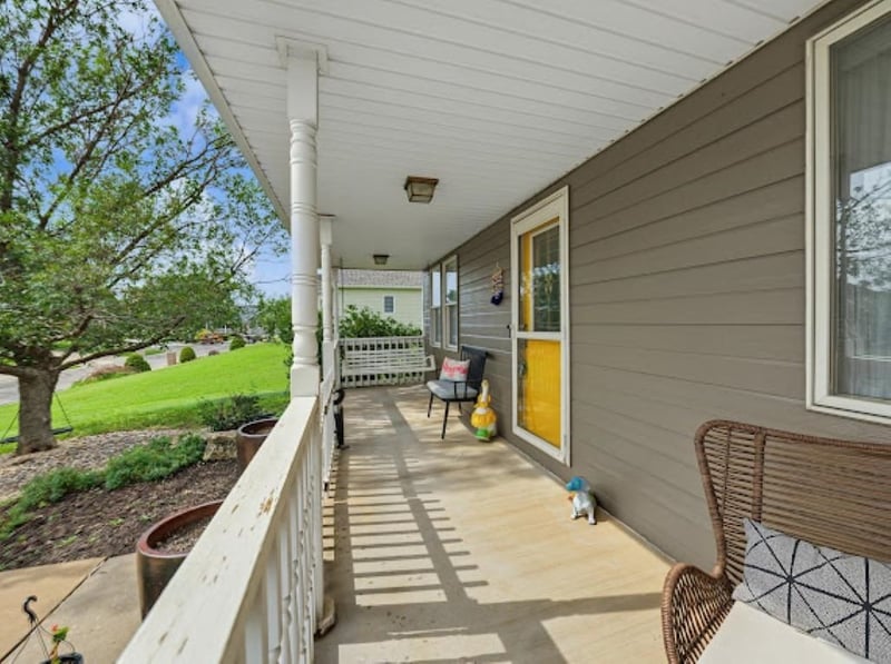 1802 Bluestem Ln, Salina, KS 67401