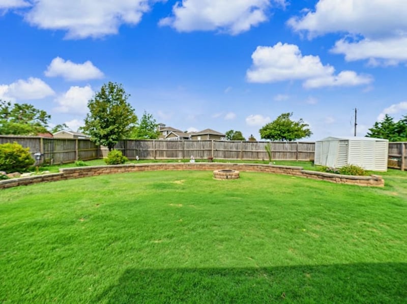1802 Bluestem Ln, Salina, KS 67401
