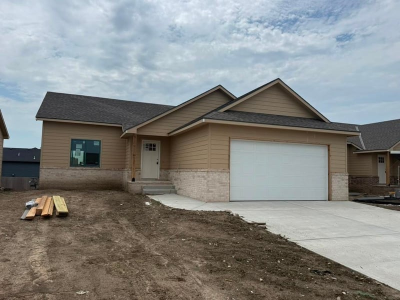 5055 Toben Ct, Bel Aire, KS 67226-1341