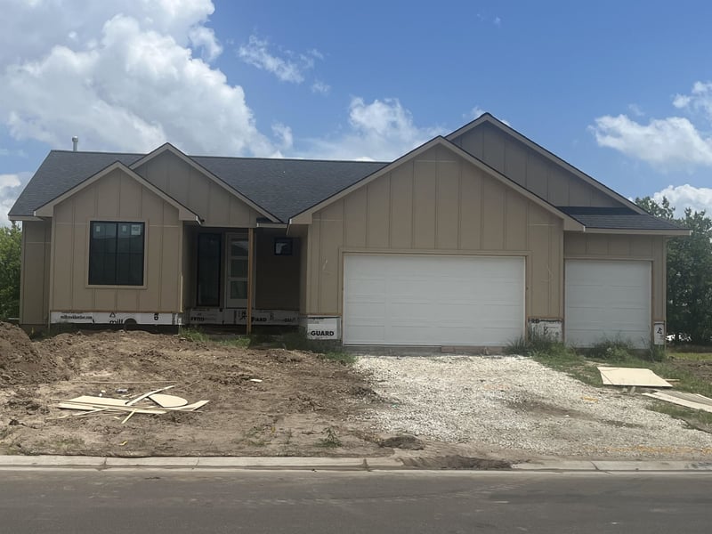 8412 Pebble St, Maize, KS 67101