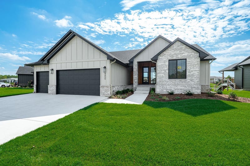 8412 Pebble St, Maize, KS 67101