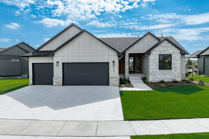 8412 Pebble St, Maize, KS 67101