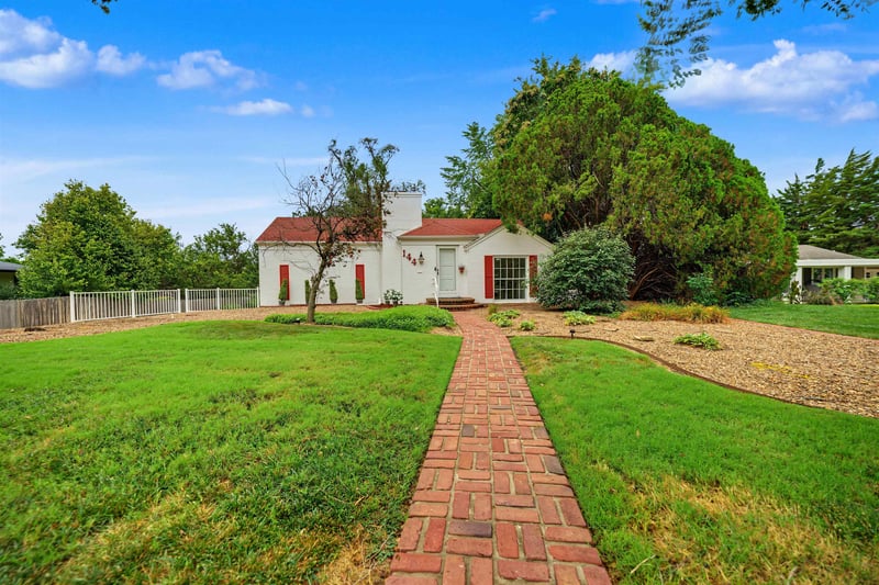 144 Overhill Rd, Salina, KS 67401