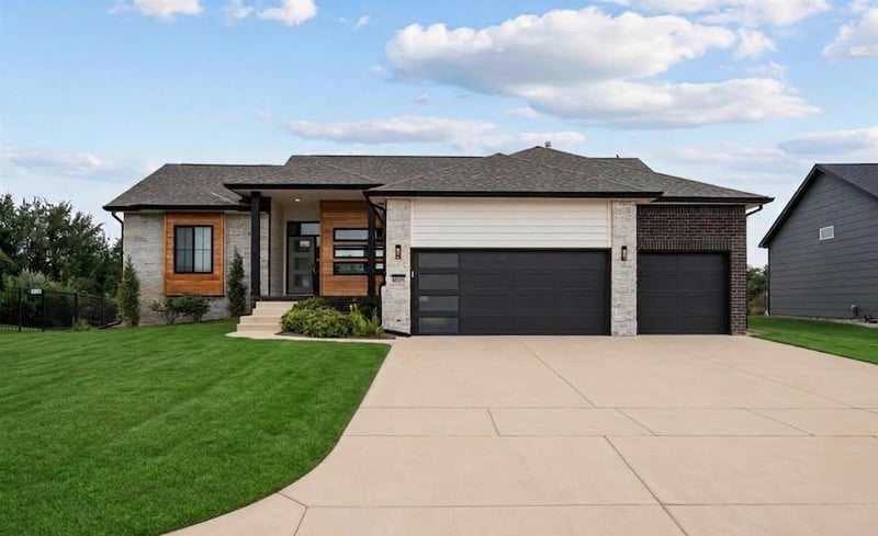 4909 Emerald Ct, Maize, KS 67101-8716