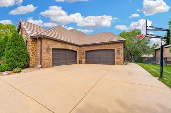 2214 N Lindsay Cir, Wichita, KS 67230