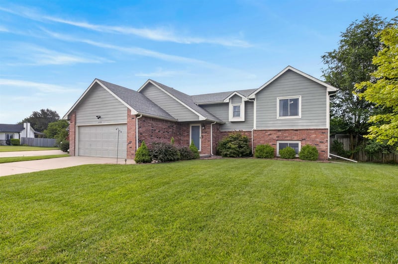 5430 Stoneborough Ct, Wichita, KS 67217
