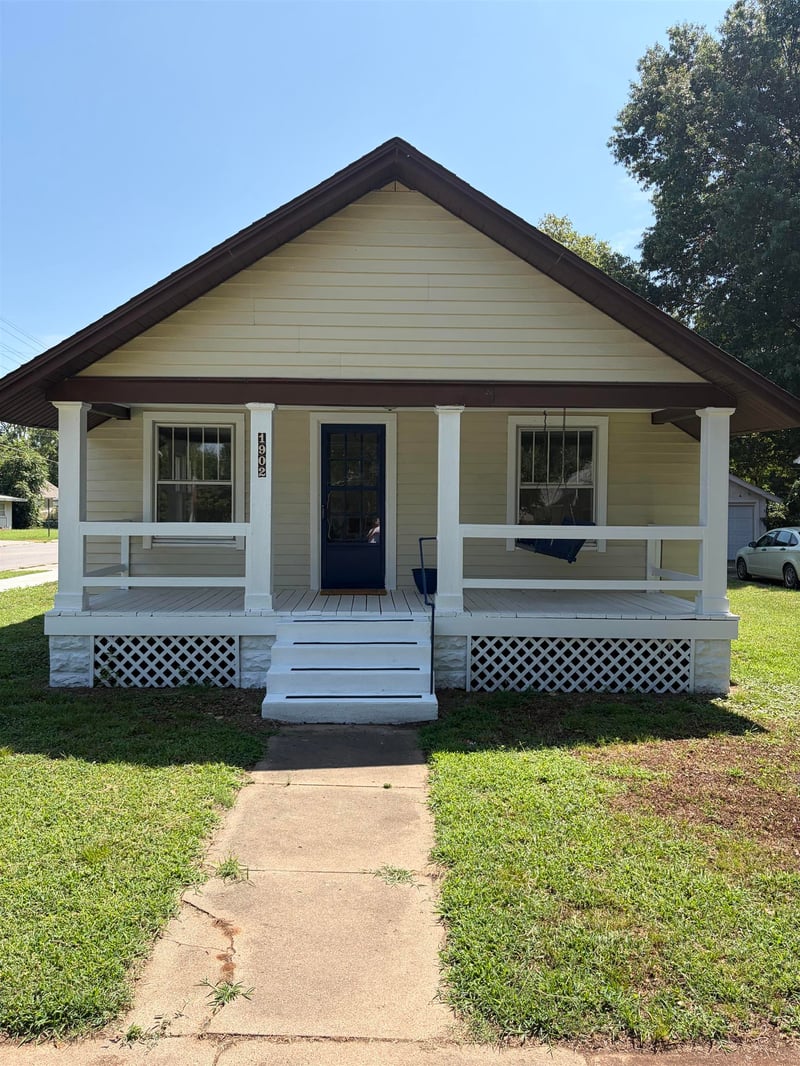 1902 Loomis , Winfield, KS 67156
