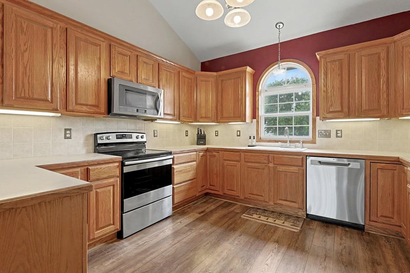 922 Karla Ct, Haysville, KS 67060