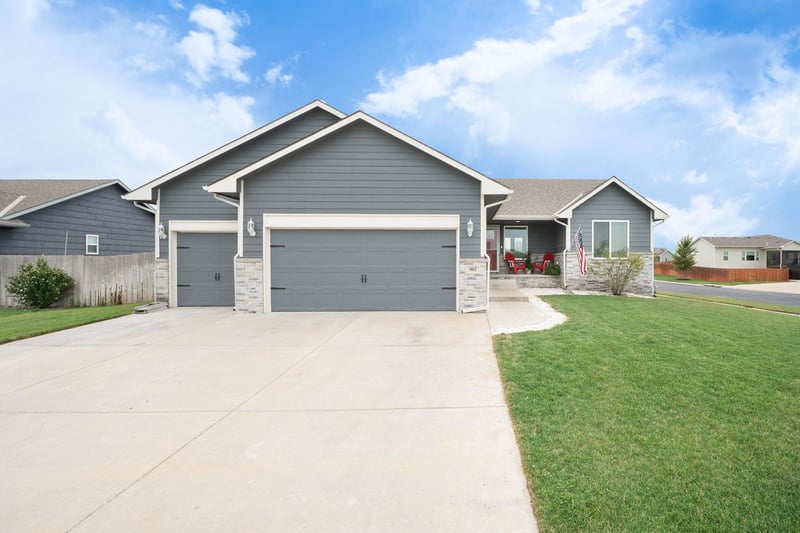 902 St Andrew Ct, Goddard, KS 67052