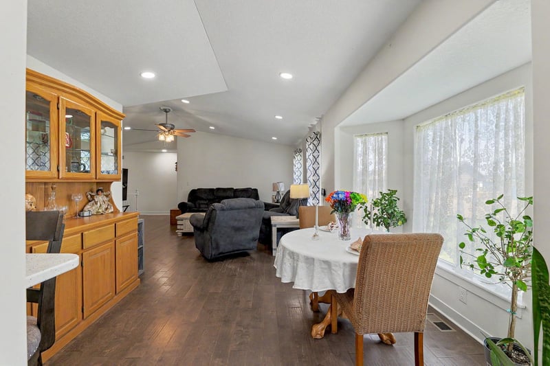 744 Wakefield Ave, Valley Center, KS 67147