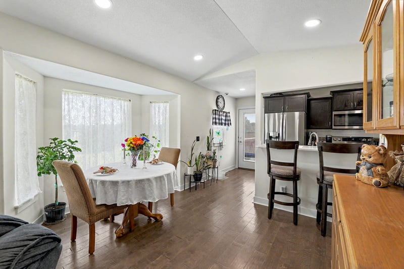 744 Wakefield Ave, Valley Center, KS 67147