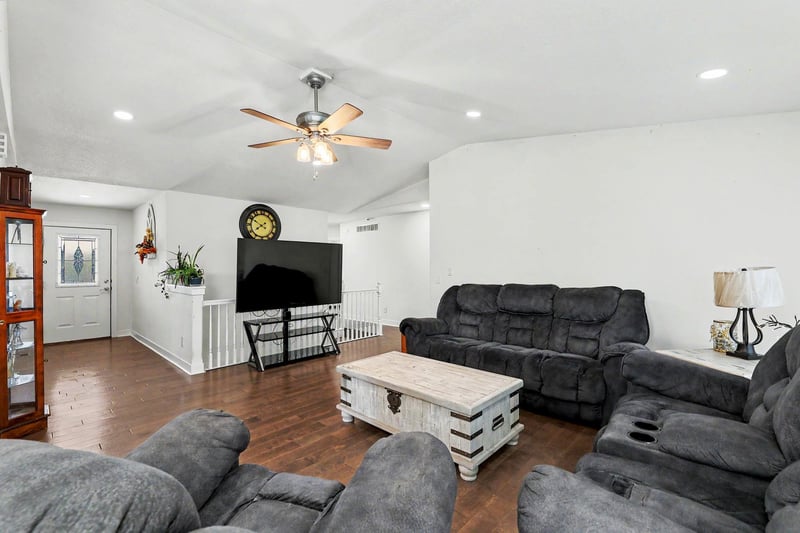 744 Wakefield Ave, Valley Center, KS 67147