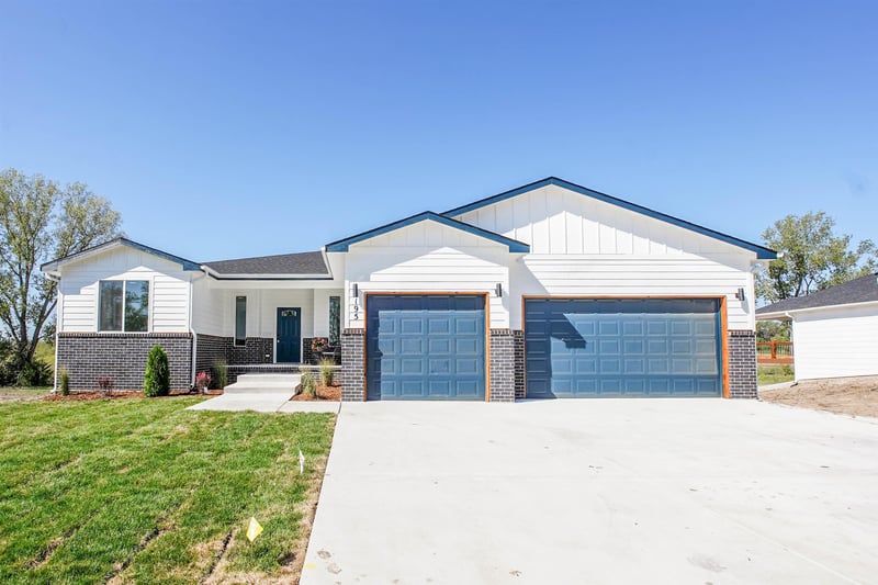 195 Arbor Valley Way, Valley Center, KS 67147