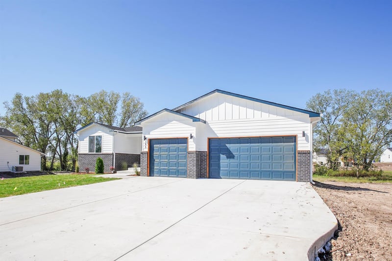 195 Arbor Valley Way, Valley Center, KS 67147