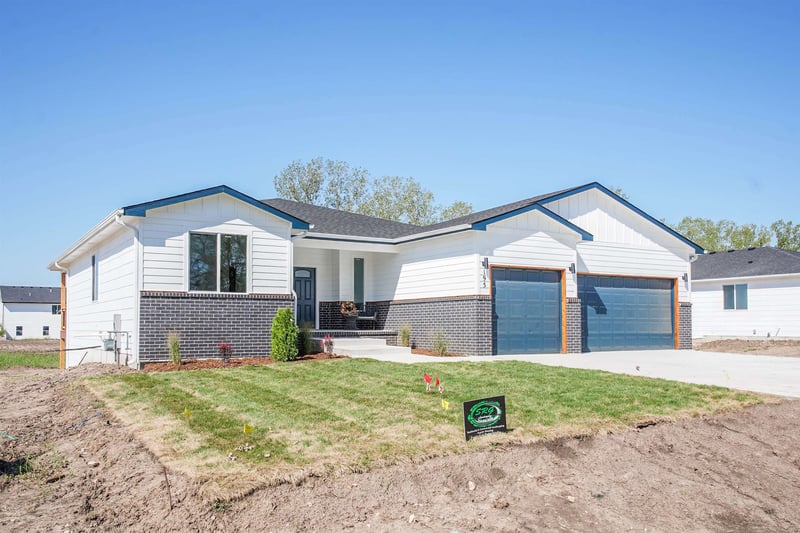 195 Arbor Valley Way, Valley Center, KS 67147