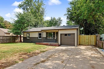 617 4th , Haysville, KS 67060