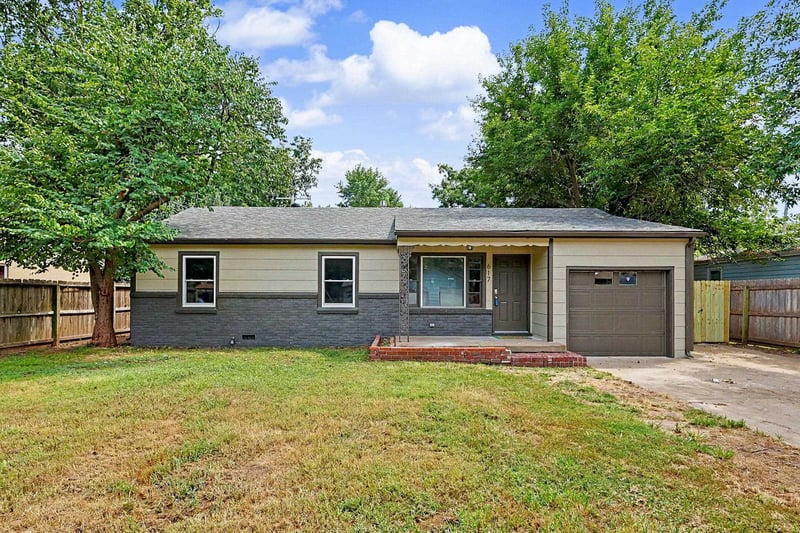 617 4th , Haysville, KS 67060