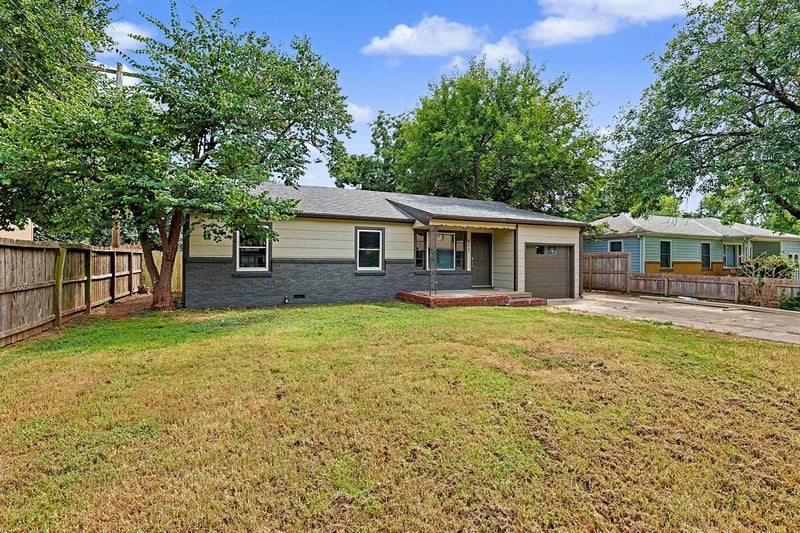 617 4th , Haysville, KS 67060