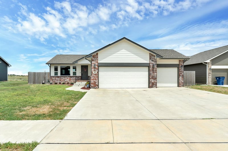 260 Dusk , Rose Hill, KS 67133