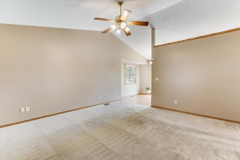 320 Peach Cir, Haysville, KS 67060