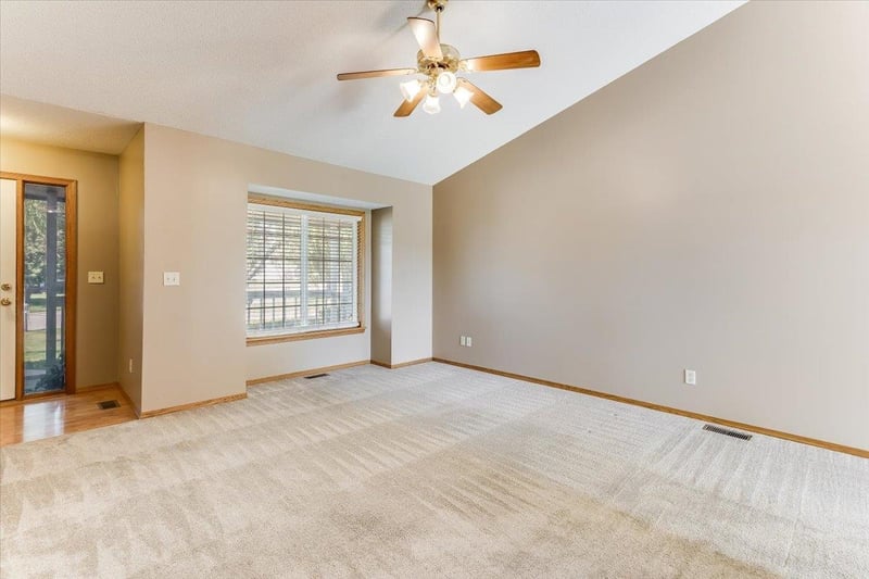 320 Peach Cir, Haysville, KS 67060
