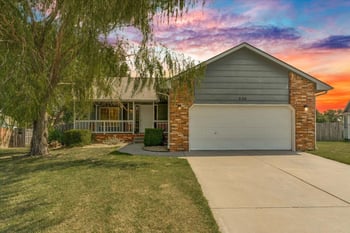 320 Peach Cir, Haysville, KS 67060