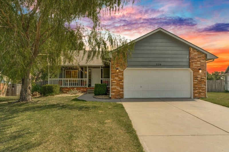 320 Peach Cir, Haysville, KS 67060