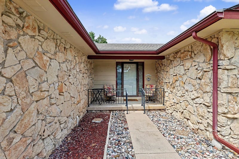 1224 Armstrong Ct, Derby, KS 67037
