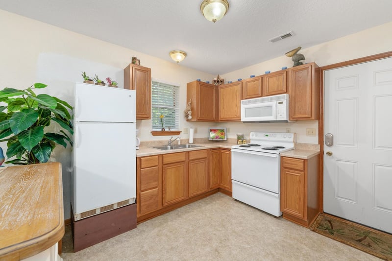 7419 Bittersweet Ln, Andover, KS 67002