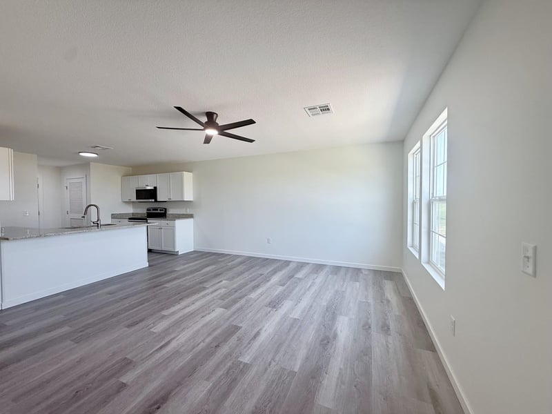 1227 Fountain Dr, Salina, KS 67401