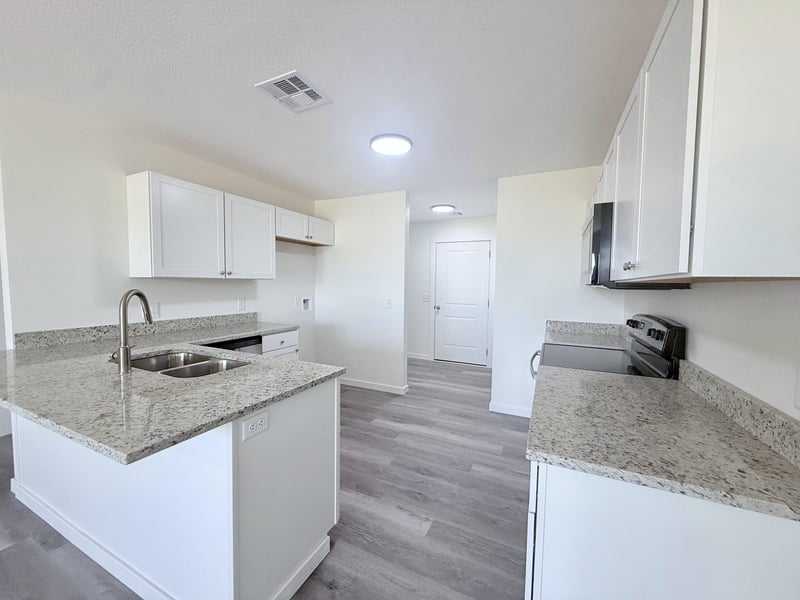 1227 Fountain Dr, Salina, KS 67401