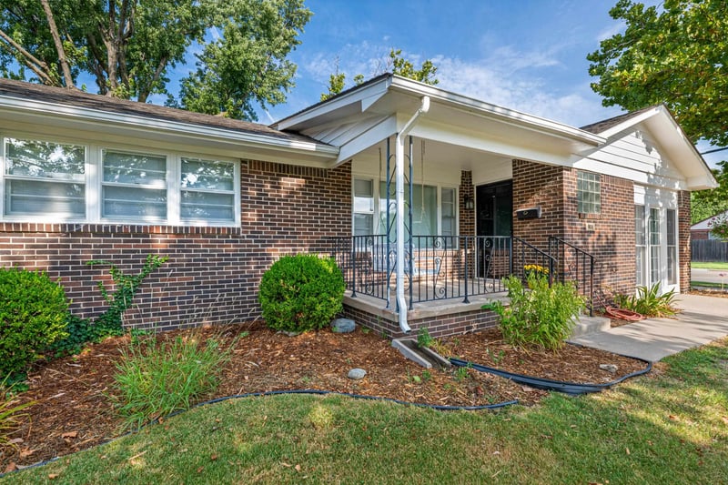 901 Drury Ln, Wichita, KS 67207