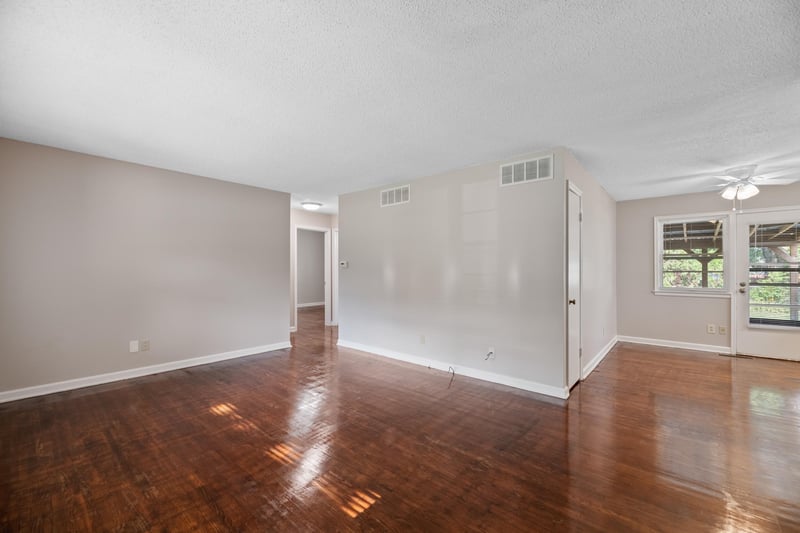 901 Drury Ln, Wichita, KS 67207