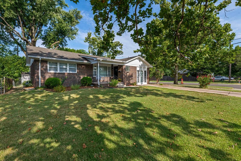 901 Drury Ln, Wichita, KS 67207