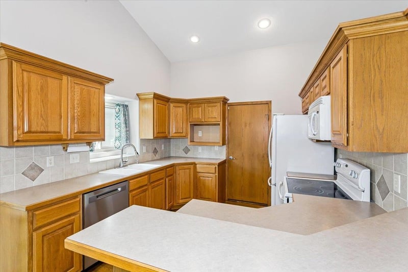 572 Creek Trl, Kechi, KS 67067