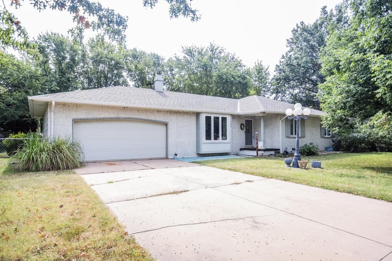 209 Garnett Ct, Garden Plain, KS 67050